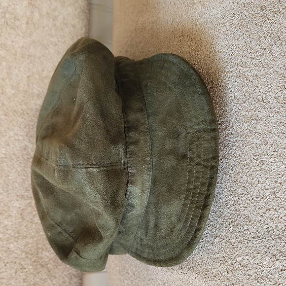 EUC Betmar New York mens hat green faux suede